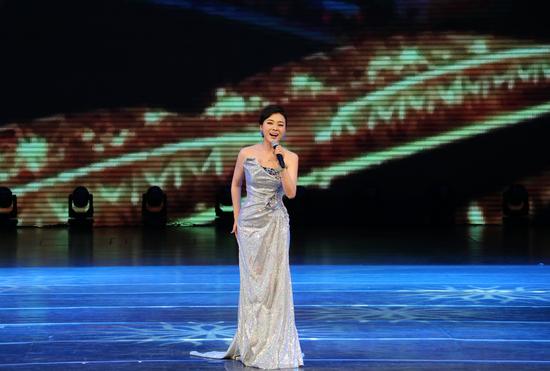 陈思思赴重庆慰问演出倡导人文关怀