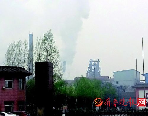 正在开工的庚辰钢铁有限公司。齐鲁晚报见习记者孙业文摄
