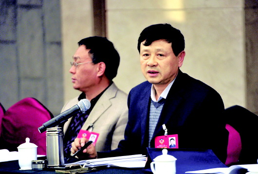 济南市教育局局长陈东生在发言。 本报记者 王媛 摄