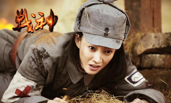 王丽坤饰演林燕，是一名勇敢的战地护士