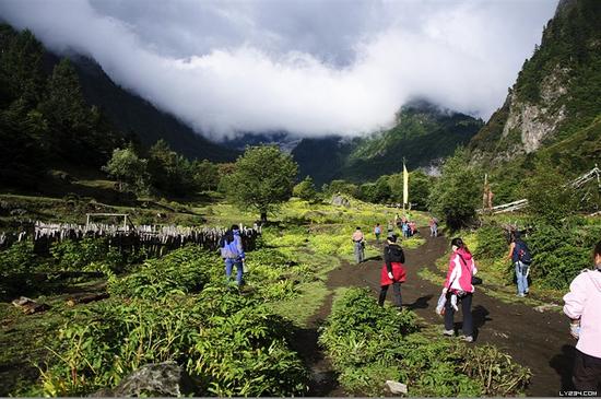 徒步雨崩的路程有几分艰险