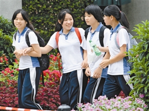 深圳校服真的走进了伦敦博物馆 你知道吗