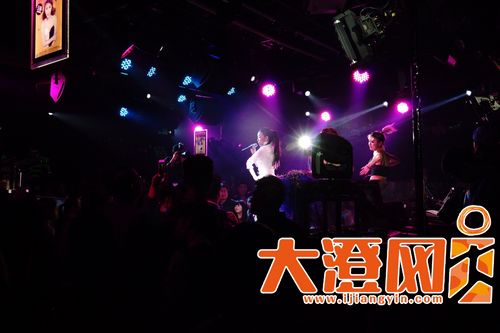 <em>江南style</em>第二<em>女</em>歌手现身江阴 成名曲唱high_