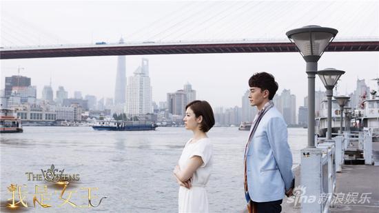 宋慧乔郑元畅江边散步