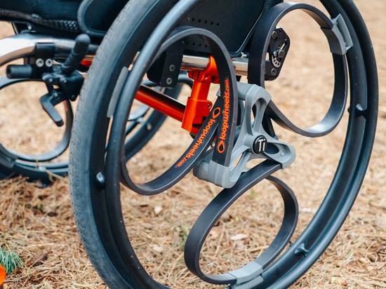 新方法制作的新发明：环轮（Loopwheel）。使用环轮制作的自行车和轮椅通过颠簸路面时，会更舒适。