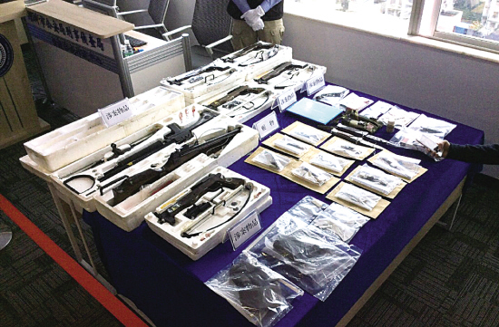 ■警方缴获的涉案物品。通讯员供图