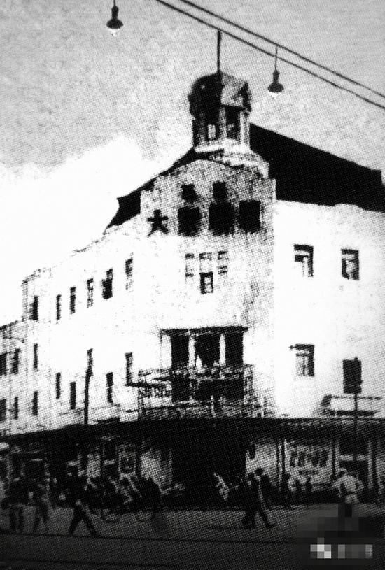 金陵中路1号  黄金大戏院（大众剧场）1951年）