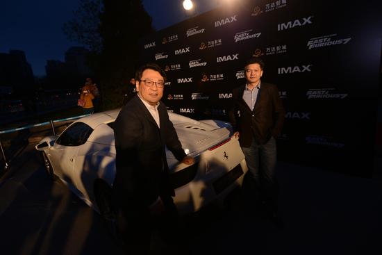 IMAX公司大中华区首席执行官陈建德先生与万达院线总经理曾茂军先生在红毯合影