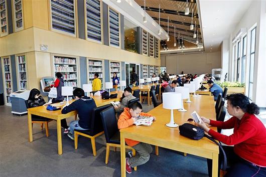 武汉最美图书馆开馆首日迎客7000人