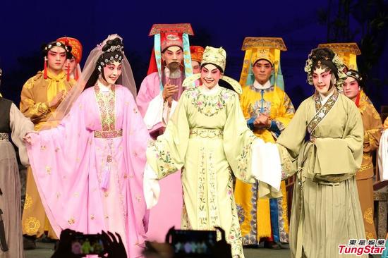 《任艺笙辉念浓情》