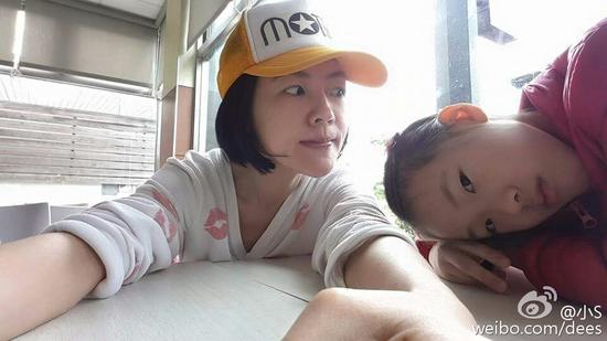 演唱会结束第二天一早，辣妈搞怪依旧