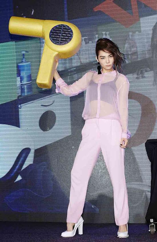 ELLA首张个专终发布