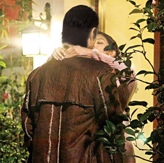 两人拍吻戏非常自然