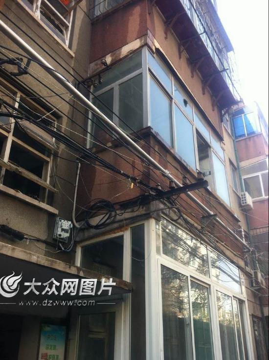 火灾后的居民楼现状