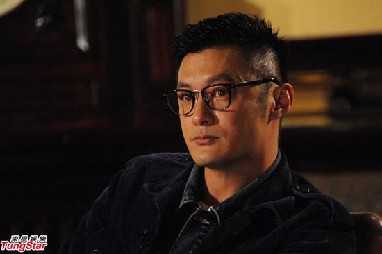 余文乐受访时谈到旧爱落泪