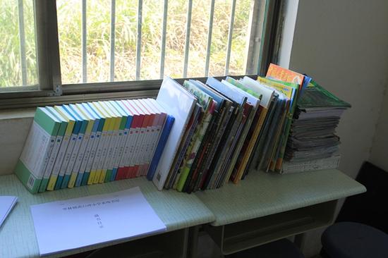 虎口冲小学阅览室一角