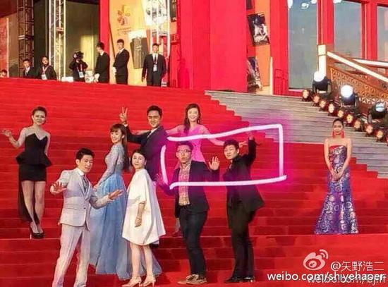 北京电影节两路人蹭红毯