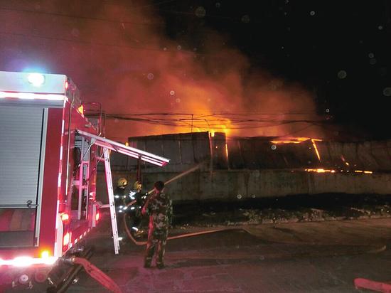 火場四五米外燒灼感強烈