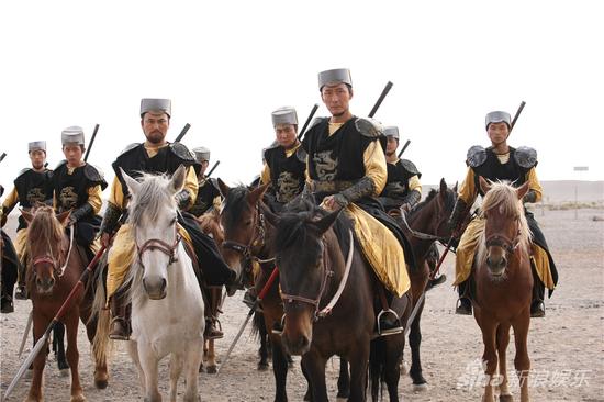 张子健 饰 包铁山 淳于珊珊 饰 展昆仑