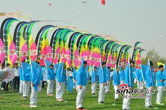 潍坊国际风筝会。 图片来源：新浪山东