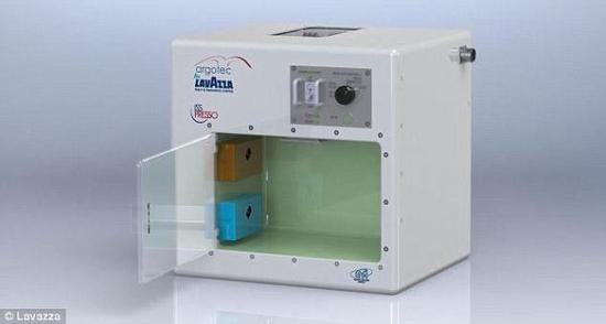 意大利拉瓦扎公司设计的ISSpresso咖啡机器（英国《每日邮报》网站）。