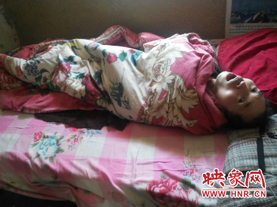 林常青的父亲患病瘫痪在床