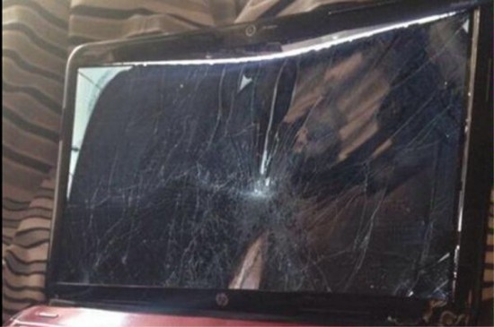 男子看色情片怕母亲发现 一拳打烂电脑