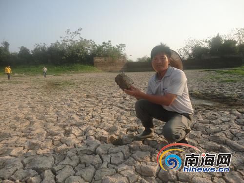 一个月前,三亚梅山地区定其园水库已经干涸。