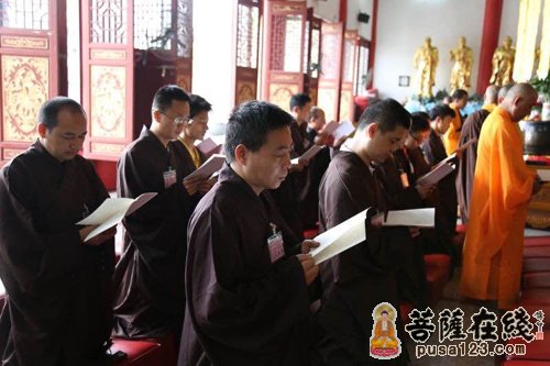戒子们领受殊胜戒法