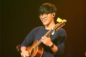 卢广仲北京演唱会落幕 与歌迷互飙海豚音