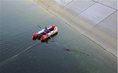 南水北調科學大道段救援現場 市紅十字水上義務救援隊 供圖