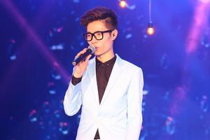 李行亮携新歌《超人爸爸》举办歌迷见面会