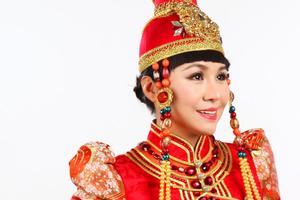 乌兰托娅献唱电影主题曲 演绎穿越"神画"