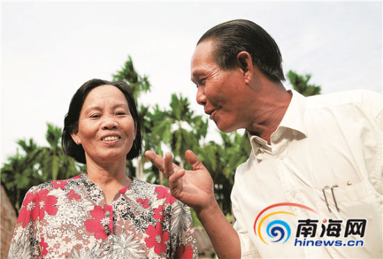 乐东黄流镇孔汶村崖州民歌歌王张受孔与歌后黎吉娥.李幸璜 摄