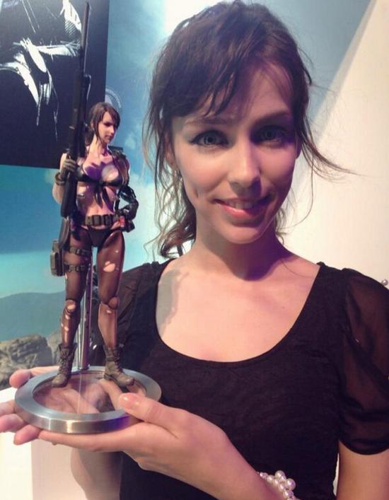 Stefanie Joosten与Quiet，可以看出面部十分相似