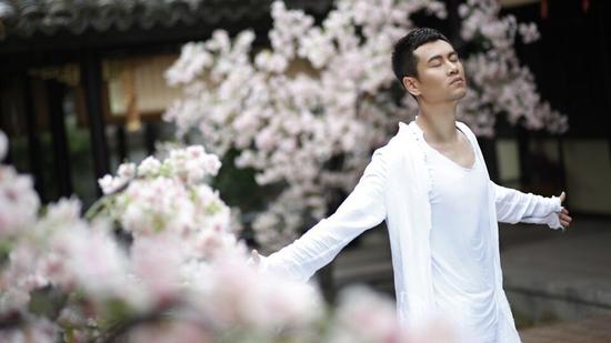 徐子崴发文力挺搭档张靓颖