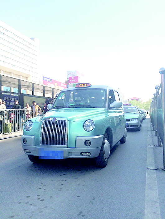 無障礙出租車火車站排隊拉活