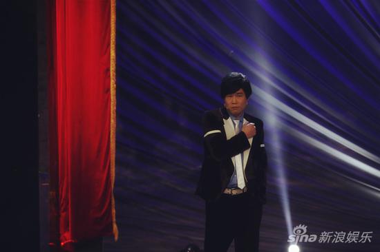 小沈阳手拍胸脯