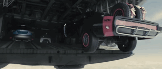 statham)饰演的角色在片中饰演一辆配备手动变速箱的阿斯顿马丁db