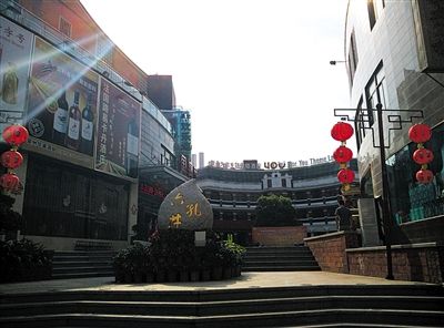 4月1日，泉州北门街的六井孔音乐文化创意产业园。六井孔主打餐饮娱乐项目，泉州一些官员认为这与文化创意产业难有关联。