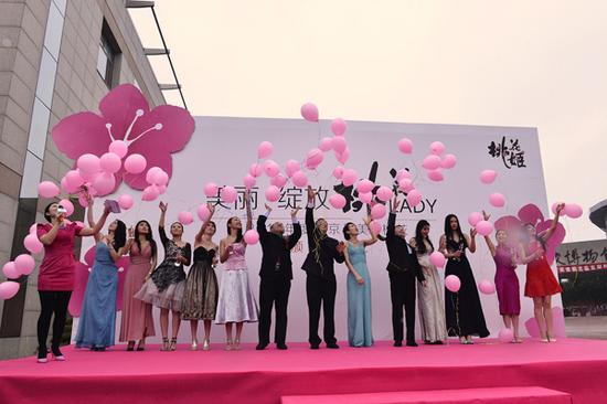 桃花姬揭晓京城最美楼花 送奔驰毛驴大奖|奔驰|桃花姬|毛驴_新浪时尚_新浪网