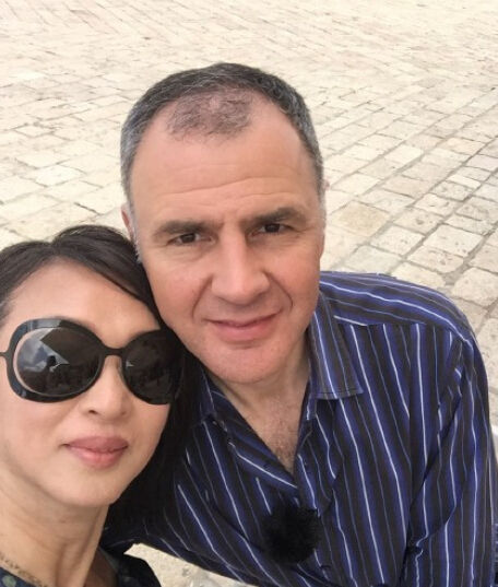 金星与老公结婚十年甜蜜合影