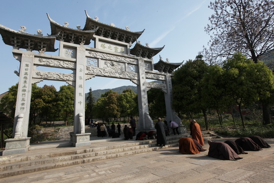 拜塔是每年四祖大师诞辰纪念日中固定的活动