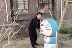 民警在贵发山庄小区发现一个丢失的“蓝胖子”