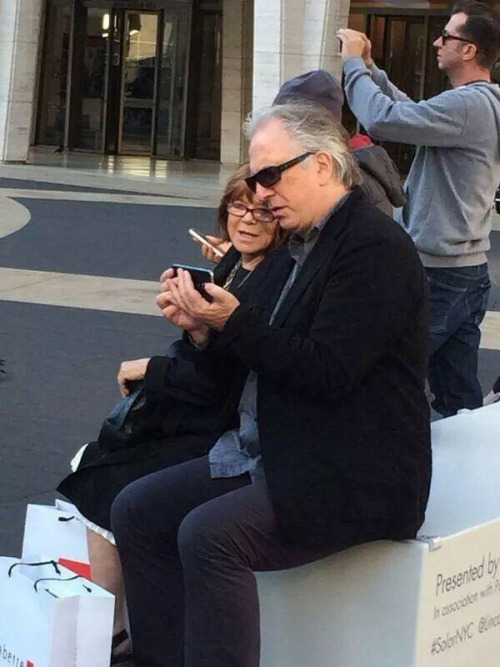 两口子十分恩爱