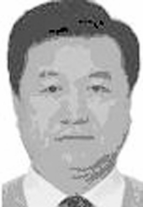 大连春鸣国际贸易有限公司法人代表巴连孝,户籍在大连市经济技术开发区听涛里,后居住哈尔滨市,原系大连春鸣国际贸易有限公司法人代表。