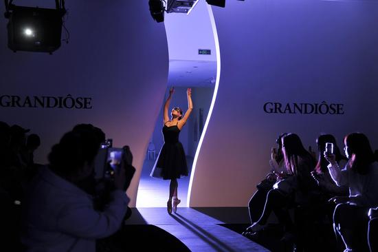 规则由此转折 LANCOME兰蔻震撼发布护肤彩妆新品|LANCOME|兰蔻|卡洛琳_新浪时尚_新浪网