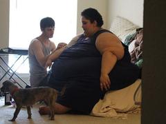 女子体重600斤 丈夫悉心呵护不让减肥(图)