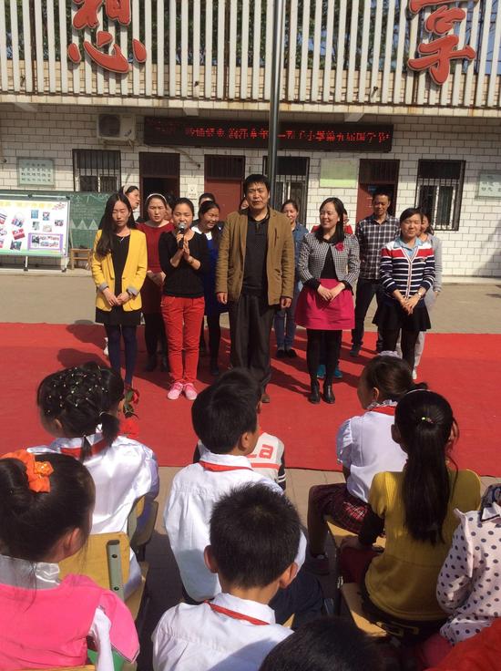 教師齊誦《大學》