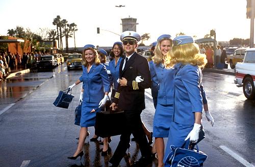 现实版猫鼠游戏 冒充飞行员男子致3女怀孕